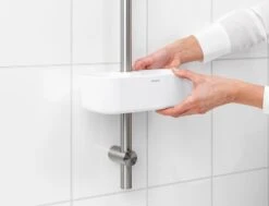 Brabantia ReNew Suihkuteline, Valkoinen -Frama Myymälämyynti 1ReNew Shower Caddy White 8710755280764 Brabantia 300dpi 6407x4894px 6 NR 22082