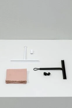 Brabantia ReNew Kuivauslasta, Valkoinen -Frama Myymälämyynti 1ReNew Shower Squeegee Dark Grey 8710755280160 Brabantia 300dpi 4480x6720px 6 NR 19415