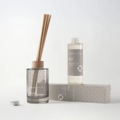 Skandinavisk Huonetuoksun Täyttöpakkaus, RO, 200 Ml -Frama Myymälämyynti 20319 110 STYLING RO DIFFUSER 200ML 1role 1