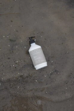 Skandinavisk Käsi- Ja Vartalovoide RO, 450 Ml -Frama Myymälämyynti 20706 200 STYLING RO HAND BODY LOTION 450ML