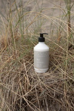 Skandinavisk Käsi- Ja Vartalovoide RO, 450 Ml -Frama Myymälämyynti 20706 201 STYLING RO HAND BODY LOTION 450ML