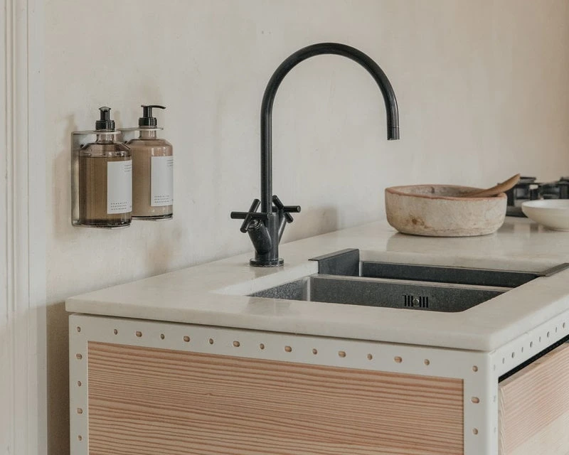 Frama Apothecary Seinäteline, 500 Ml, Ruostumaton Teräs 6 Frama Apothecary Seinäteline, 500 Ml, Ruostumaton Teräs - Image 4