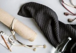 The Organic Company Big Waffle Käsipyyhe, Tummanharmaa -Frama Myymälämyynti BW TowelAndBlanket 4