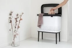 Brabantia Bo Laundry Bin Pyykkikori, 60 L, Valkoinen -Frama Myymälämyynti Bo Laundry Bin 60L Plastic Lid White 8710755200502 Brabantia VS 3