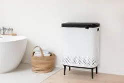 Brabantia Bo Laundry Bin Hi Pyykkikori, 2 X 45 L, Valkoinen -Frama Myymälämyynti Bo Laundry Bin Hi 2 x 45L Plastic Lid White 8710755200540 Brabantia 96dpi 1000x666px 7 NR 22460