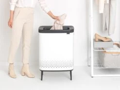 Brabantia Bo Laundry Bin Hi Pyykkikori, 2 X 45 L, Valkoinen -Frama Myymälämyynti Bo Laundry Bin Hi 2 x 45L Plastic Lid White 8710755200540 Brabantia 96dpi 1000x750px 7 NR 22130