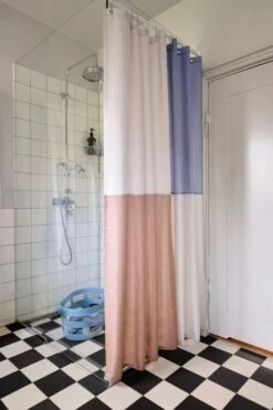 HAY Check Suihkuverho, Sininen -Frama Myymälämyynti Check Shower Curtain blue Basket S soft blue