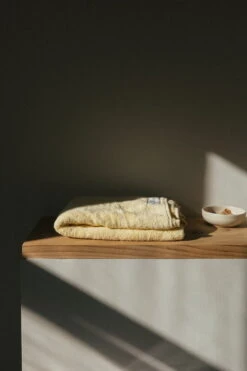 Frama Heavy Towel Kylpypyyhe, 140 X 70 Cm, Vaaleankeltainen -Frama Myymälämyynti FRAMA Towels Pale Yellow Context Image 12