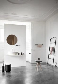 MENU Pyyhetikkaat, Musta - Tumma Saarni 7 MENU Pyyhetikkaat, Musta - Tumma Saarni -Frama Myymälämyynti Flip Around Location Norm 02 Download 72dpi JPG 28RGB29 156806 1