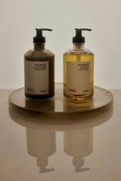 Frama Apothecary Hoitoaine, 375 Ml -Frama Myymälämyynti Frama St Pauls Apothecary Context Image 04 242 1