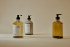 Frama Apothecary Suihkugeeli, 375 Ml -Frama Myymälämyynti Frama St Pauls Apothecary Context Image 05 080 2