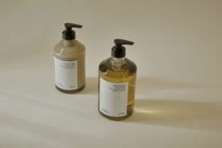 Frama Apothecary Lahjapakkaus, Käsisaippua Ja Käsivoide -Frama Myymälämyynti Frama St Pauls Apothecary Context Image 05 156