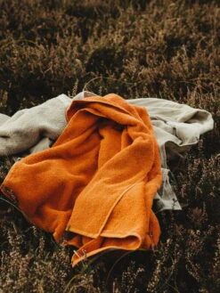 Frama Heavy Towel Jättipyyhe, 150 X 100 Cm, Poltettu Oranssi -Frama Myymälämyynti Frama Towel Collection 2021 Paolo Galgani 4x3 29