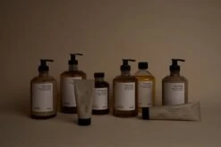 Frama Apothecary Käsivoide, Tuubi, 60 Ml 11 Frama Apothecary Käsivoide, Tuubi, 60 Ml -Frama Myymälämyynti Frama Apothecary Tubes Context Image 4 1