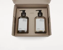 Frama Apothecary Lahjapakkaus, Suihkugeeli Ja Vartalovoide -Frama Myymälämyynti Frama Gift Box Body Wash and Body Lotion Packshot 2