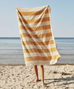 HAY Frotté Stripe Jättipyyhe, Lämmin Keltainen -Frama Myymälämyynti Frotte Stripe Towel warm yellow