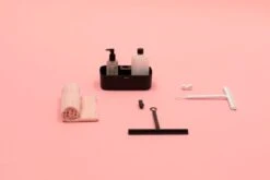 Brabantia ReNew Kuivauslasta, Valkoinen -Frama Myymälämyynti Group Shot Showering Bathroom 300dpi 6720x4480px 6 NR 24904