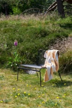 HAY Frotté Stripe Jättipyyhe, Lämmin Keltainen -Frama Myymälämyynti Hee Lounge Chairs black Frotte Stripe warm yellow