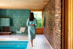 Johanna Gullichsen Piazzetta Kylpytakki, Aqua 7 Johanna Gullichsen Piazzetta Kylpytakki, Aqua -Frama Myymälämyynti Johanna Gullichsen Pure bathrobe agua 5