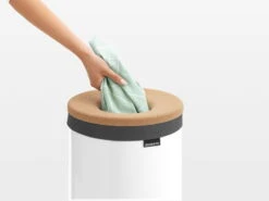 Brabantia Pyykkikori 35L, Valkoinen - Korkkikansi 9 Brabantia Pyykkikori 35L, Valkoinen - Korkkikansi -Frama Myymälämyynti Laundry Bin 35L Cork Lid White 8710755104367 Brabantia 7141x5355px 6 NR 3441