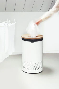 Brabantia Pyykkikori 60L, Valkoinen - Korkkikansi -Frama Myymälämyynti Laundry Bin 60L Cork Lid White 8710755104404 Brabantia 3840x5760px 6 NR 2225
