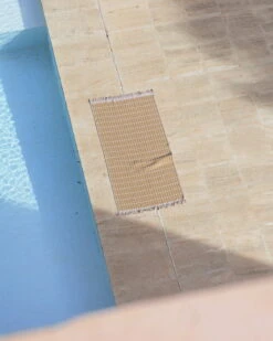 Marimekko Pieni Tiiliskivi Kylpypyyhe, Ruskea - L.valkoinen -Frama Myymälämyynti Marimekko 223 224 03 0027