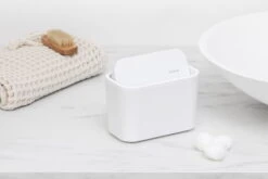 Brabantia MindSet Roska-astia Kylpyhuoneeseen, Mineral Fresh White -Frama Myymälämyynti MindSet Bathroom Waste Caddy White 8710755303388 Brabantia 300dpi 4482x2989px 6 NR 27157