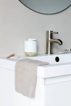 Brabantia MindSet Saippua-annostelija, Mineral Fresh White -Frama Myymälämyynti MindSet Soap Dispenser Mineral Fresh White 8710755303227 Brabantia 96dpi 4480x6720px 6 NR 26778