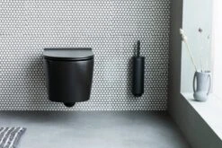 Brabantia MindSet WC-harja Ja Teline, Mineral Infinite Grey -Frama Myymälämyynti MindSet Toilet Brush and Holder Mineral Infinite Grey 8710755303005 Brabantia 96dpi 6720x4480px 6 NR 26725