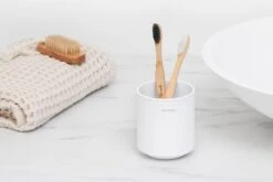 Brabantia MindSet Hammasharjateline, Mineral Fresh White -Frama Myymälämyynti MindSet Toothbrush Holder Mineral Fresh White 8710755303265 Brabantia 300dpi 3894x2596px 6 NR 27125