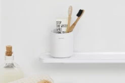 Brabantia MindSet Hammasharjateline, Mineral Fresh White -Frama Myymälämyynti MindSet Toothbrush Holder Mineral Fresh White 8710755303265 Brabantia 300dpi 4170x2780px 6 NR 27126