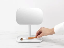 Brabantia ReNew Pöytäpeili, Valkoinen -Frama Myymälämyynti Mirror Renew with Storage Tray White 8710755280726 Brabantia 300dpi 5541x4156px 6 NR 22007