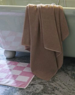 HAY Check Kylpymatto, Vaaleanpunainen -Frama Myymälämyynti Mono Bath Sheet cappuccino Check Bath Mat pink