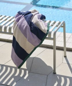 HAY Trio Kylpypyyhe, Laventeli -Frama Myymälämyynti Palissade Bench sky grey Trio Bath Sheet lavender