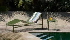 HAY Trio Kylpypyyhe, Taivaansininen -Frama Myymälämyynti Palissade Chaise Longue olive Palissade Stool olive Trio Bath Sheet sky blue