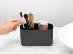 Brabantia ReNew Kylpyhuonesäilytin, Tummanharmaa -Frama Myymälämyynti ReNew Bathroom Caddy Dark Grey 8710755280085 Brabantia 300dpi 5244x3933px 6 NR 19982