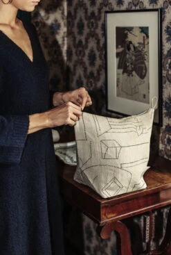 Saana Ja Olli Unien Talo Kosmetiikkalaukku, Beige -Frama Myymälämyynti Saana ja Olli Unien talo 19 Suvi Keslinen hires