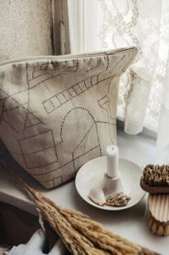 Saana Ja Olli Unien Talo Kosmetiikkalaukku, Beige -Frama Myymälämyynti Saana ja Olli Unien talo 20 2 Suvi Keslinen hires