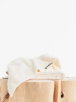 Tekla Kylpypyyhe, Ivory -Frama Myymälämyynti TEKLA PACKSHOTS TOWELS 022 2