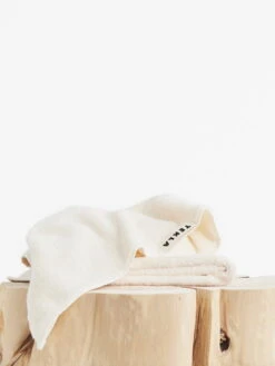 Tekla Käsipyyhe, Ivory -Frama Myymälämyynti TEKLA PACKSHOTS TOWELS 022