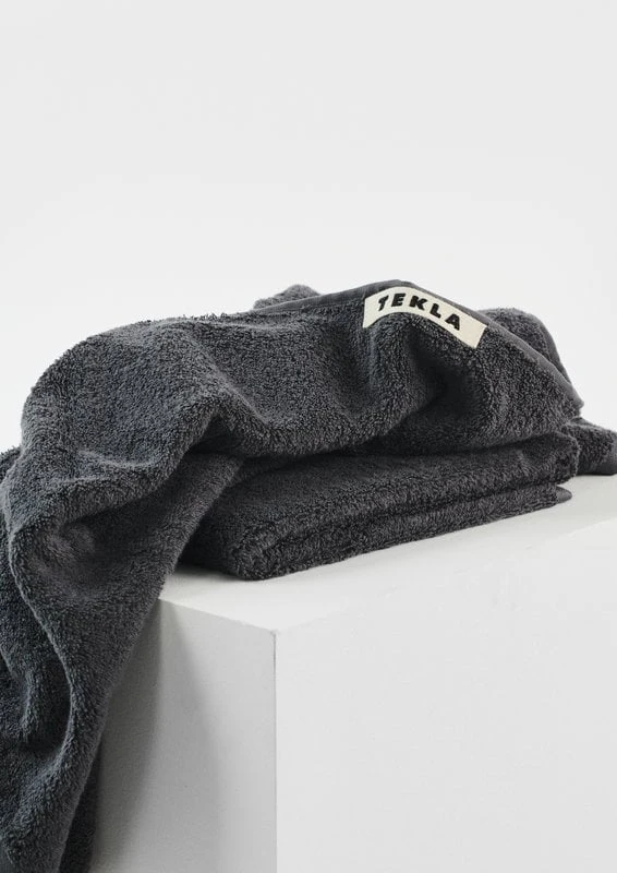 Tekla Kylpypyyhe, Charcoal Grey 6 Tekla Kylpypyyhe, Charcoal Grey - Image 4