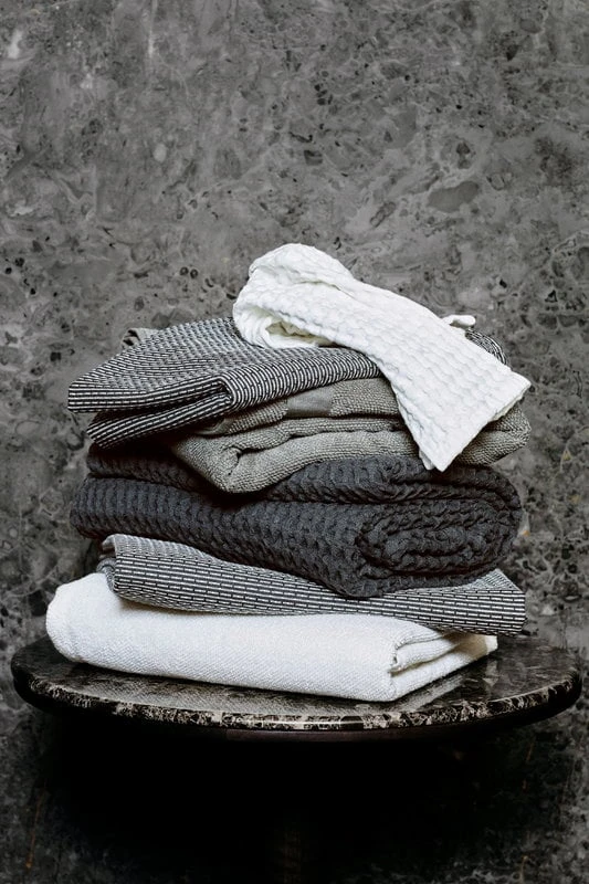 The Organic Company Big Waffle Jättipyyhe, Tummanharmaa 4 The Organic Company Big Waffle Jättipyyhe, Tummanharmaa - Image 2