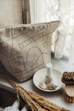 Saana Ja Olli Unien Talo Kosmetiikkalaukku, Beige -Frama Myymälämyynti Unien talo Saana ja Olli 2016 hi res kuva Suvi Keslinen 8