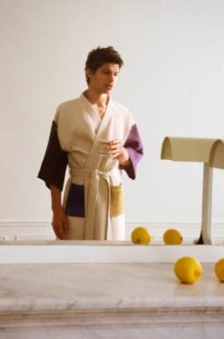 HAY Waffle Kylpytakki, One Size, Cream Multi 7 HAY Waffle Kylpytakki, One Size, Cream Multi -Frama Myymälämyynti Waffle Multi Bathrobe cream multi Anagram Table Lamp rice