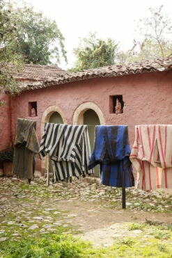 Ferm LIVING Field Kylpytakki, Ruskea - Sininen -Frama Myymälämyynti fermLIVING SS22 FieldRobe image 1