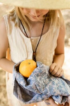 Lapuan Kankurit Villiyrtit Jättipyyhe, Roosa - Petroli 11 Lapuan Kankurit Villiyrtit Jättipyyhe, Roosa - Petroli -Frama Myymälämyynti lapuan kankurit villiyrtit towel photo credit jopsu ramu