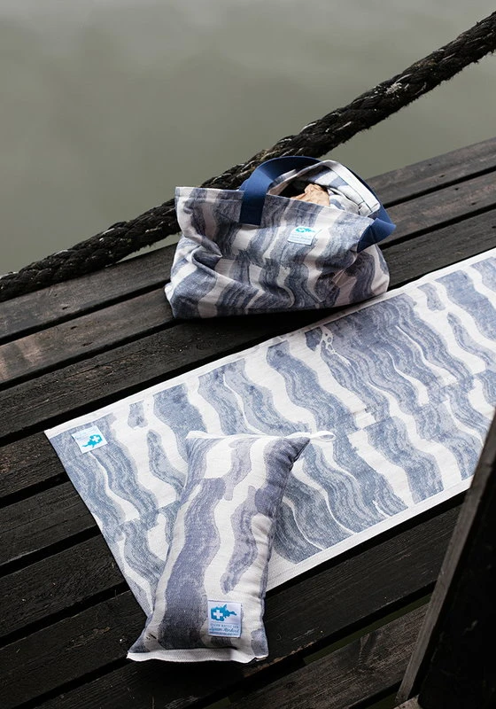 Lapuan Kankurit Aallonmurtaja Laudeliina 46 X 150 Cm, Valkoinen - Sininen 4 Lapuan Kankurit Aallonmurtaja Laudeliina 46 X 150 Cm, Valkoinen - Sininen - Image 2