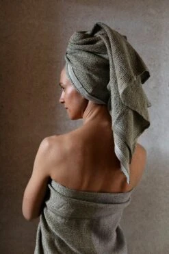 Lapuan Kankurit Terva Jättipyyhe, Valkoinen - Oliivi -Frama Myymälämyynti lapuankankurit terva towel white olive and white multi olive 2