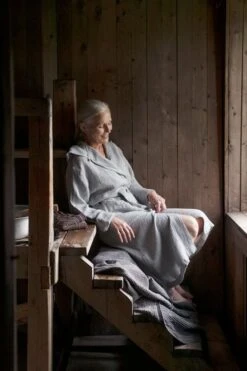 Lapuan Kankurit Terva Kylpytakki Hupulla, Valkoinen - Harmaa 12 Lapuan Kankurit Terva Kylpytakki Hupulla, Valkoinen - Harmaa -Frama Myymälämyynti lapuankankurit terva womens bathrobe with hood laine towels 1