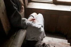 Lapuan Kankurit Terva Kylpytakki Hupulla, Valkoinen - Harmaa 13 Lapuan Kankurit Terva Kylpytakki Hupulla, Valkoinen - Harmaa -Frama Myymälämyynti lapuankankurit terva womens bathrobe with hood laine towels 3